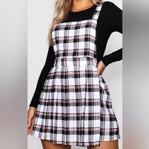 Women’s NWOT Boohoo Plaid Pinafore Size 16 Academia Preppy Gossip Girl Pleated